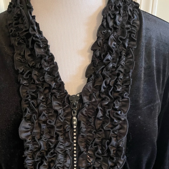 Samuel Dong fancy velvet blazer with ruffle design - Picture 2 of 10